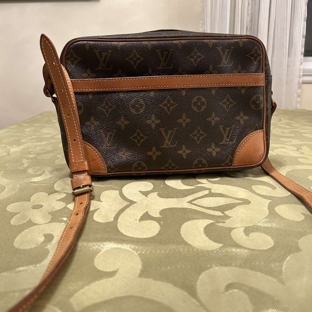 AUTHENTIC - Louis Vuitton Crossbody Bag Monogram Canvas (certificate included) - Picture 1 of 8